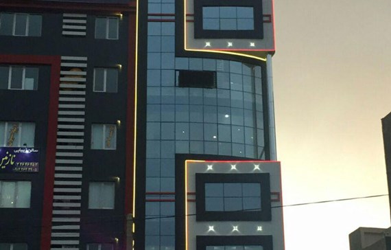 نمای سمنت برد و شیشه فریم لس در مجتمع کیمیا