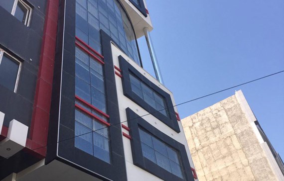 نمای سمنت برد و شیشه فریم لس در مجتمع کیمیا