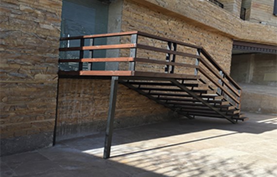 طراحی راه پله با چوب ترموود