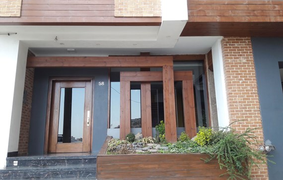 شیشه کرتین وال و چوب ترموود در نمای پروژه دربند