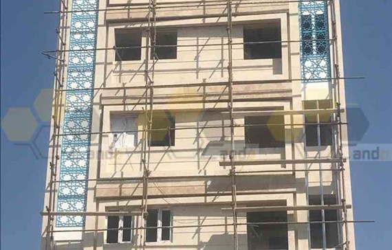 سمنت برد با طرح اسلیمی در ساختمان