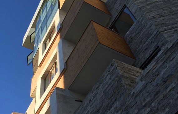 نمای شیشه فریم لس و چوب ترموود پروژه مسکونی کرج